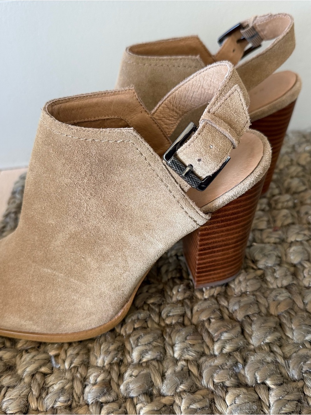 Exquisite Women's Halogen Tan Suede Slingback Pointed Toe Block Heel Boots - Picture 2 of 9